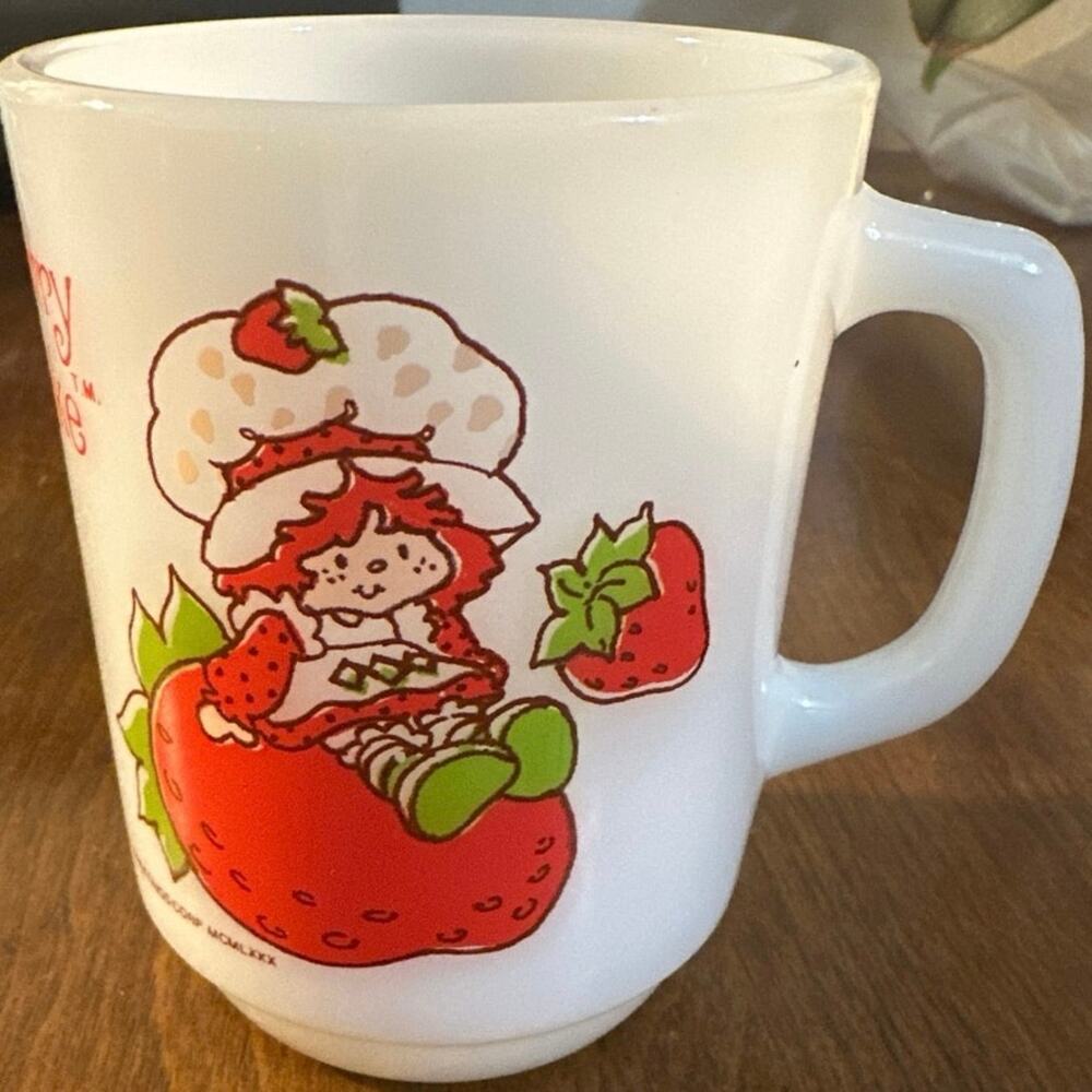 Vintage Strawberry Shortcake Anchor Hocking Milk Glass Mug American Greetings
